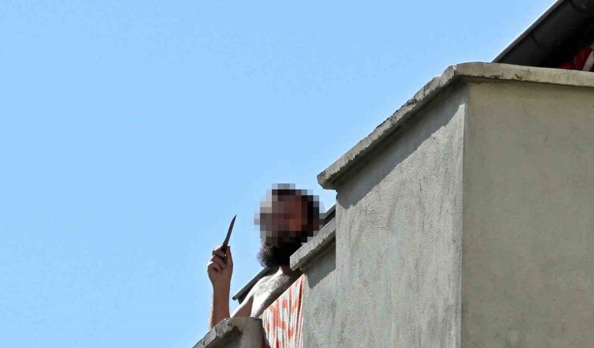 Annesini rehin alan ve bacağından vurularak etkisiz hale getirilen adam hastanede hayatını kaybetti