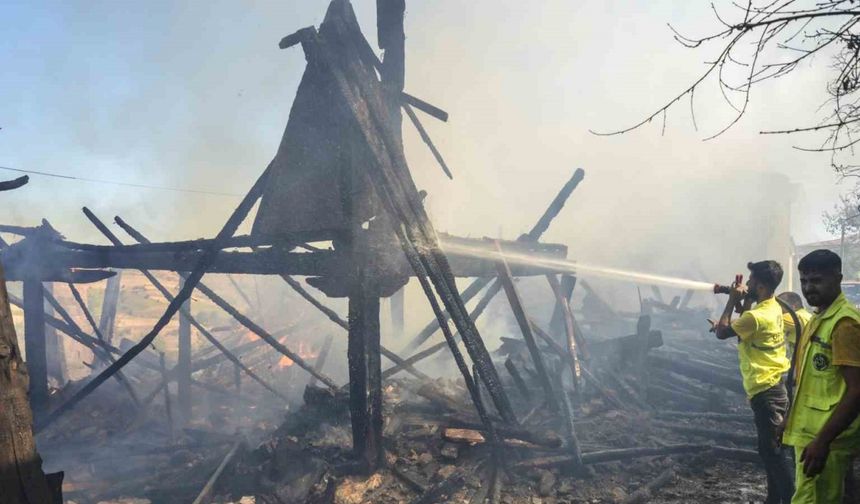 Kastamonu’da 3 ev ve 1 ahır yangında kül oldu