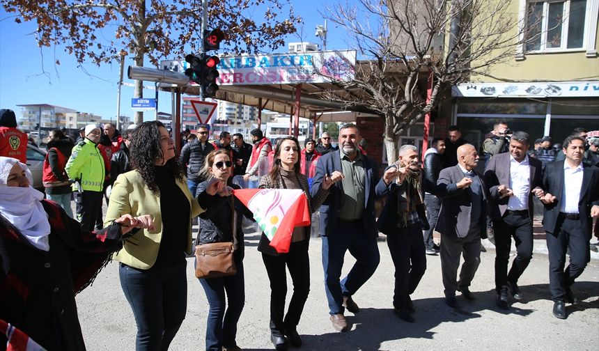 DEM Parti Eş Genel Başkanı Hatimoğulları, Diyarbakır'da halk buluşmalarına katıldı