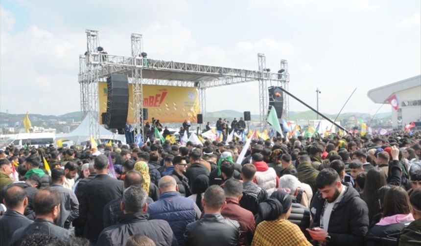 ŞIRNAK - Nevruz etkinliğinde polise taş atan gruptaki 3 şüpheli gözaltına alındı