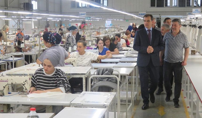 Kaymakam Güldoğan, fabrika ziyaretlerinde bulundu