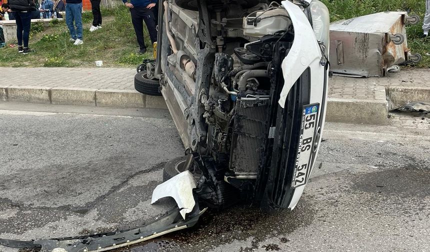 Samsun'da devrilen otomobildeki 3 kişi yaralandı