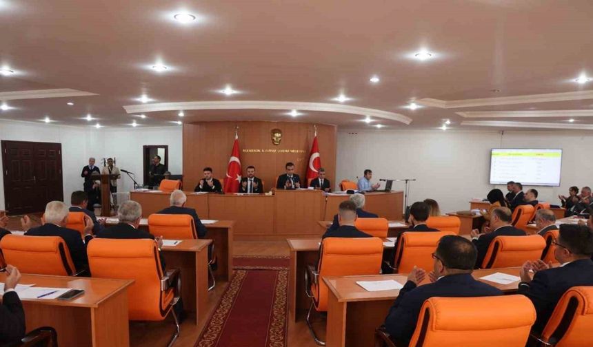 Karaman Belediyesi’nde yeni dönemin ilk meclis toplantısı yapıldı