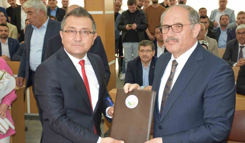Karapınar Belediye Başkanı Önal mazbatasını aldı, görevine başladı