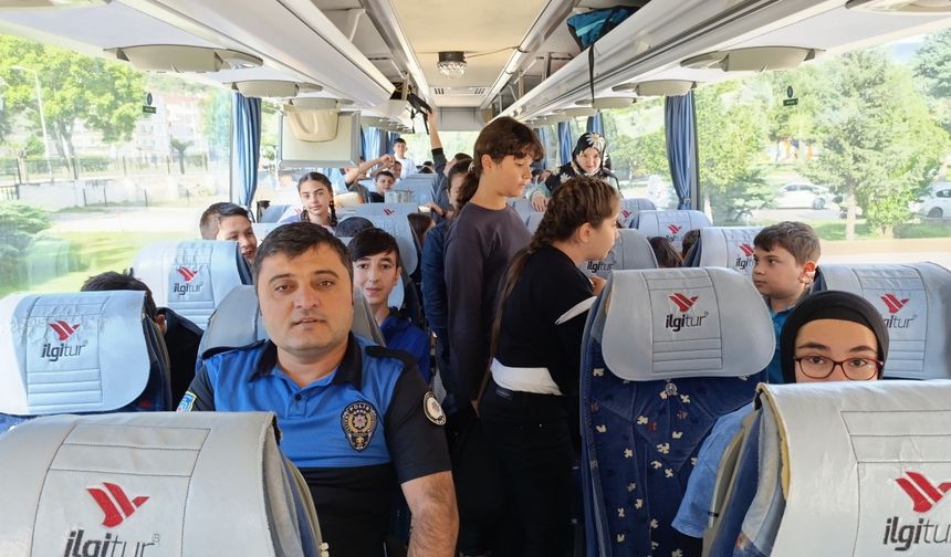 Amasya polisinden öğrencilere Samsun gezisi