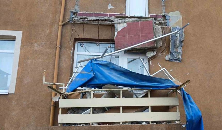 Avcılar’da balkonu çöken 6 katlı binanın tahliyesine karar verildi