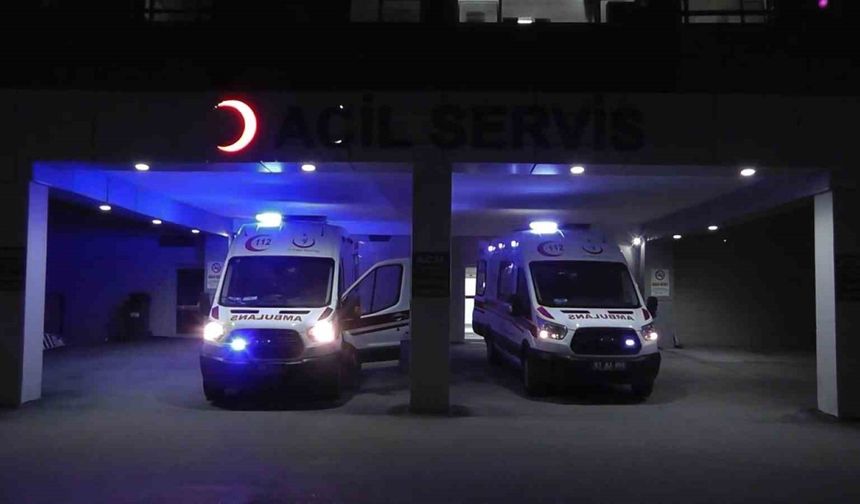 Kayseri-Niğde yolunda tıra çarpan araç takla attı: 2 yaralı