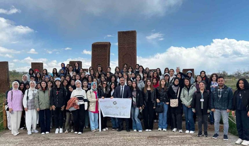 "Maziden Atiye Ahlat" programıyla öğrencilere bölge tanıtılıyor