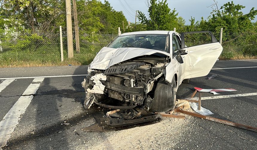 ELAZIĞ - İki otomobilin çarpıştığı kazada 7 kişi yaralandı