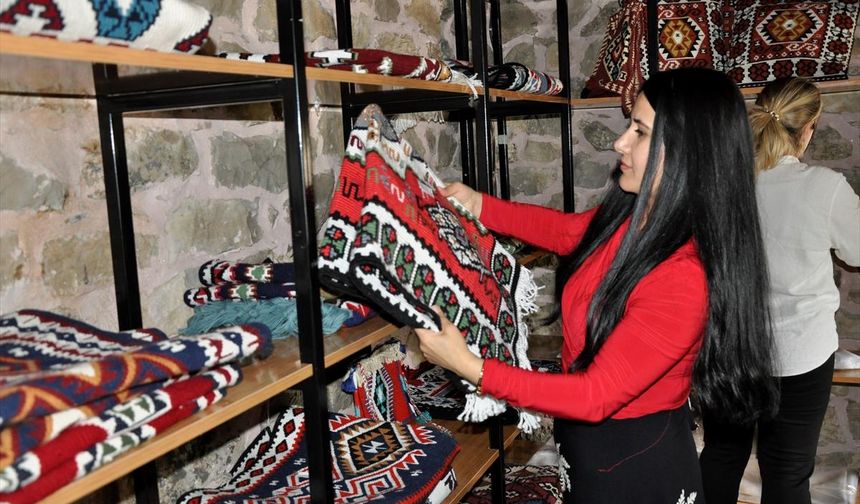 HAKKARİ - Çukurca'da yöresel ürünler Zap Kadın Kooperatifinde pazarlanıyor