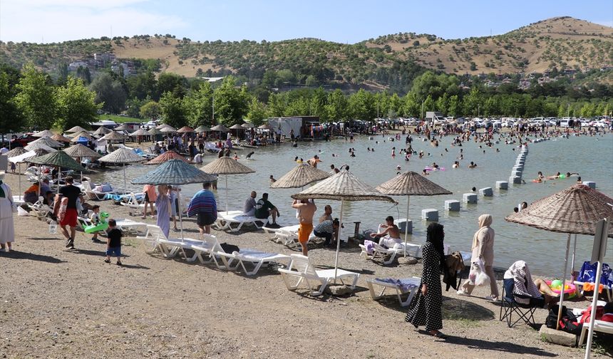ELAZIĞ - Hazar Gölü'nde bayram yoğunluğu yaşanıyor