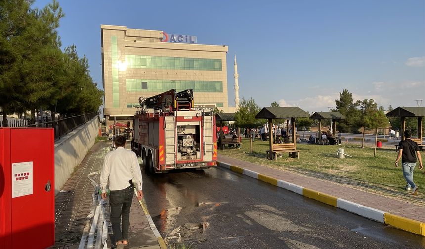 DİYARBAKIR - Hastane önündeki büfede çıkan yangın söndürüldü