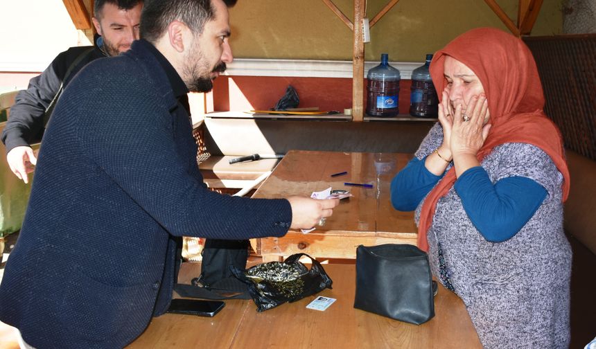 Sinop’ta polisin bulduğu cüzdan sahibine teslim edildi