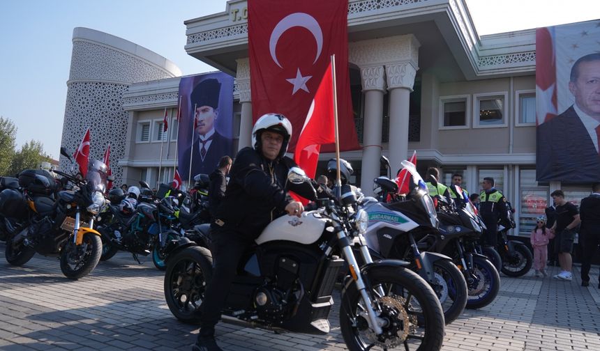 Düzce'de "Cumhuriyet Motosiklet Turu" düzenlendi