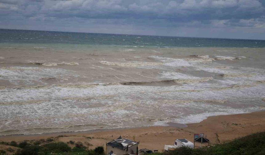 Karadeniz çamura bulandı