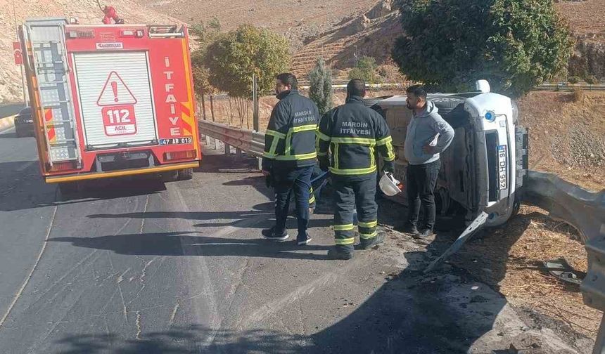 Mardin’de hafif ticari araç devrildi: 1 yaralı