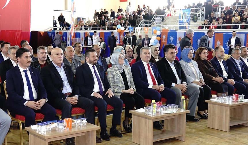 BALIKESİR - AK Parti Genel Başkan Yardımcısı Uygur, partisinin Edremit İlçe Kongresi'nde konuştu