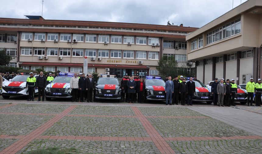 Sinop’ta emniyet ve jandarma teşkilatına 11 araç tahsis edildi