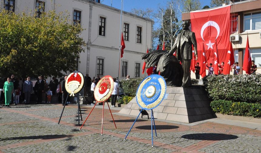 Sinop’ta 29 Ekim çelenk sunma töreni yapıldı