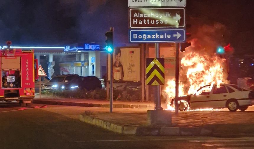 YOZGAT - Seyir halindeki otomobil yandı