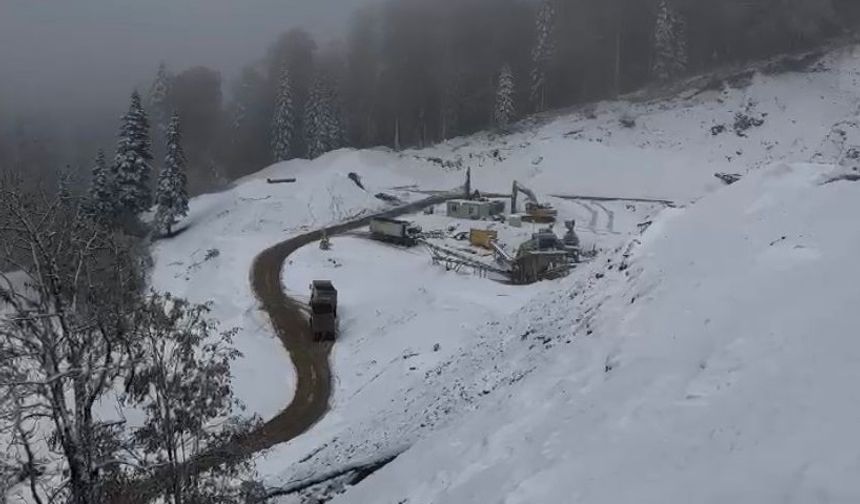 Sinop'un yüksek kesimlerine kar yağdı