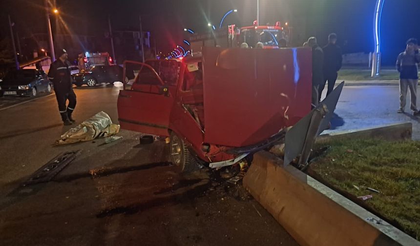 Bolu'da beton bariyere çarpan otomobilde 1 kişi yaralandı