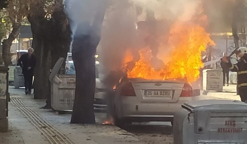 Evini ve otomobilini ateşe verdi