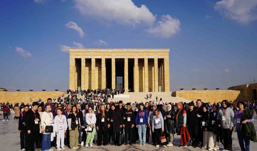 Ankara’ya düzenlenen gezide Ata’nın huzuruna çıktılar