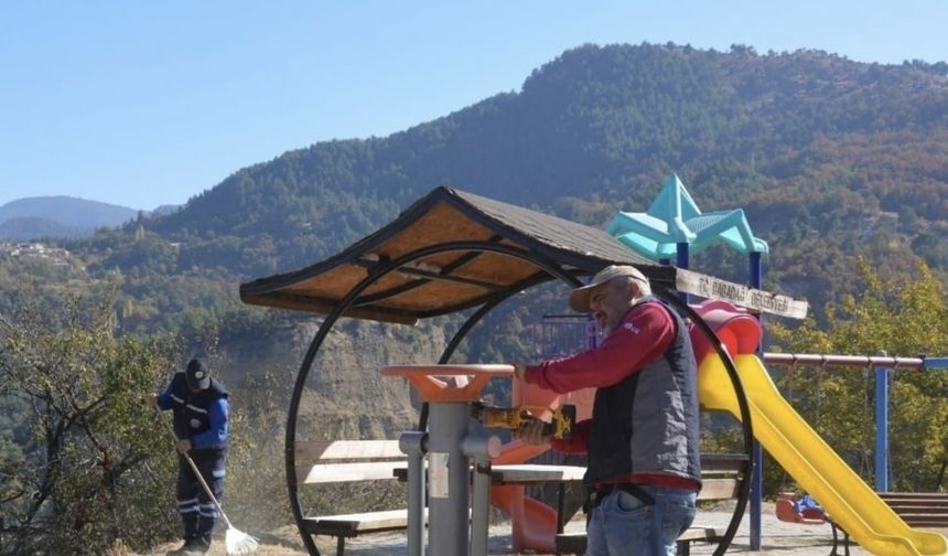 Babadağ’da parklar çocuklar için güvenli ve eğlenceli alanlara dönüşüyor