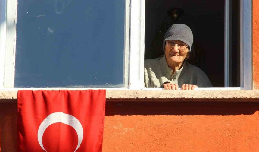 Bir asırlık Fatma nine: “ Yeniden doğsam aynı hayatı yaşamak isterdim”