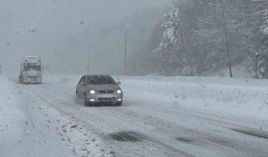 Bolu Dağı’nda kar 75 santimetre kalınlığa ulaştı