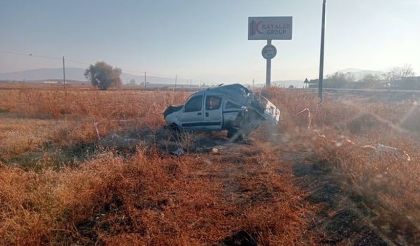 Burdur’da hafif ticari araç takla attı, 21 yaşındaki genç kız yaşamını yitirdi