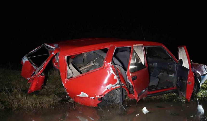 Düğünden dönen aile kaza yaptı: 1 ölü, 1’i ağır 2 yaralı