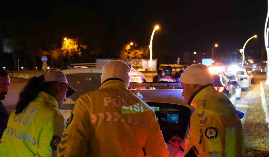 Edirne’de trafik polisleri 17 ekiple uygulama yaptı