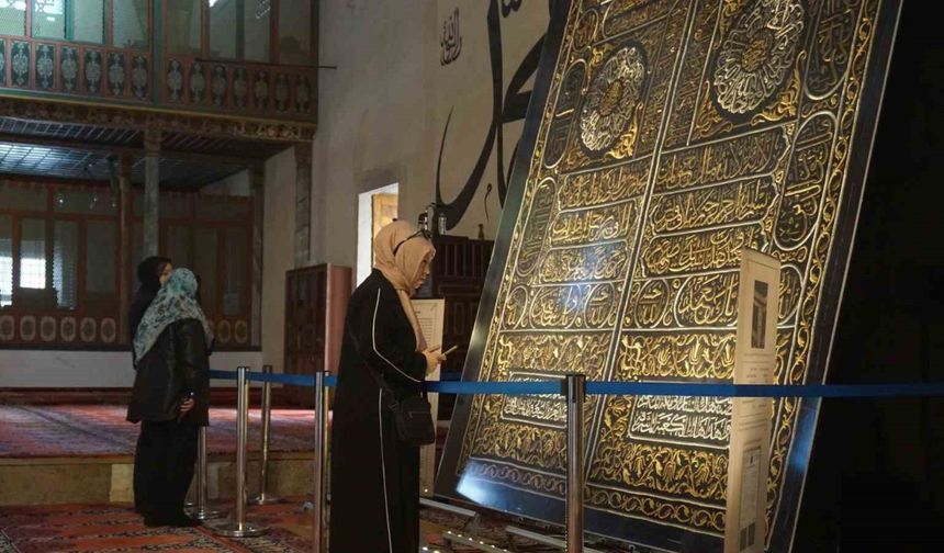 Kabe kapısının örtüsü Edirne’de sergilenmeye başlandı