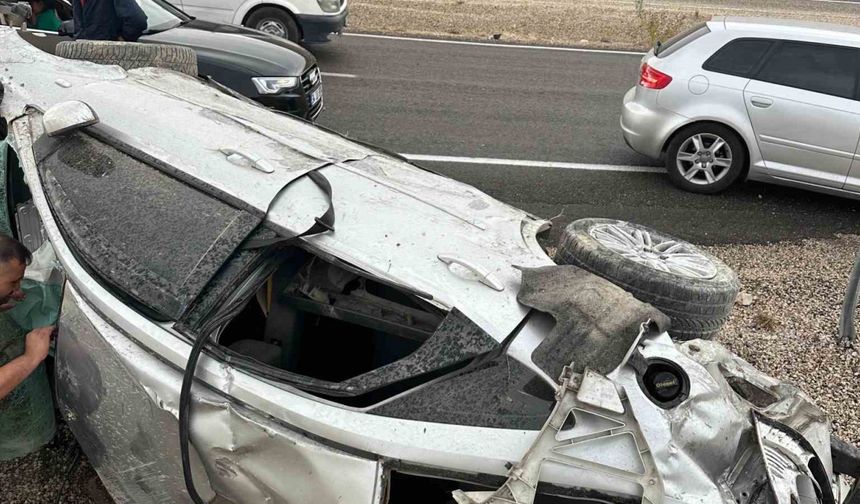 Malatya’da kontrolden çıkan araç şarampole devrildi: 5 yaralı