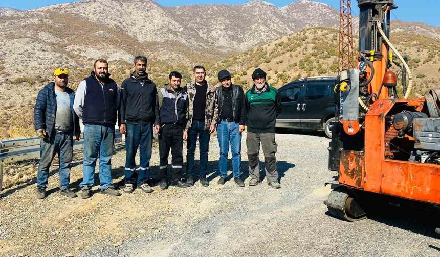 Nehri köyünün yolu çelik bariyerlere kavuştu