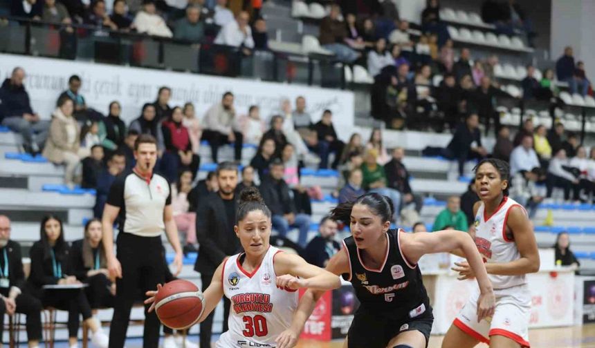 Potada gülen taraf Turgutlu Belediyespor Kadın Basketbol oldu