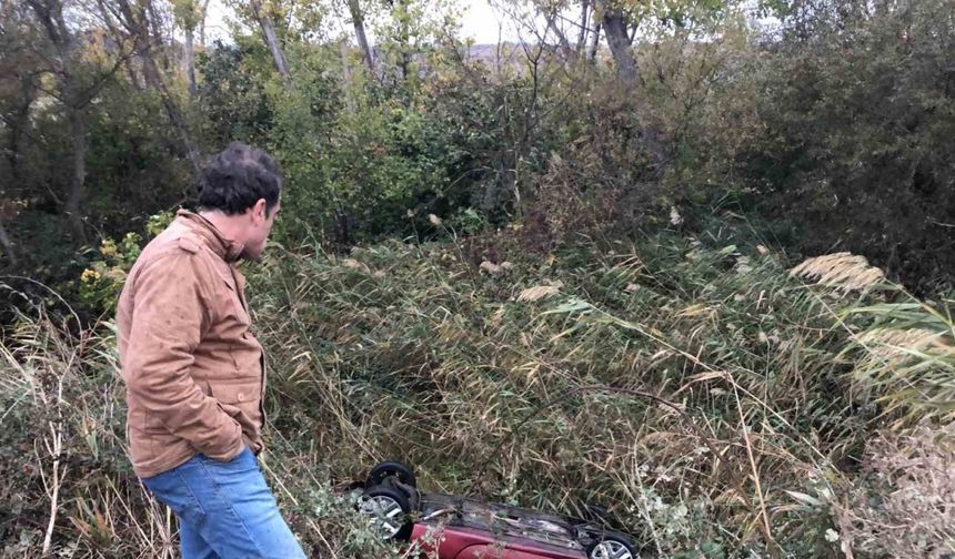 Takla atarak dereye uçan otomobilden burnu bile kanamadan çıktı