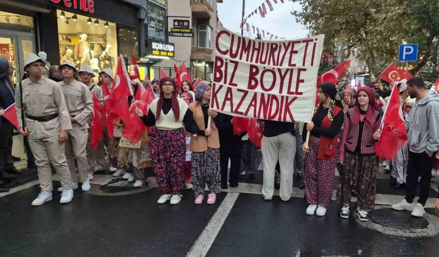 Tekirdağ’da kurtuluşun 102. yılında coşkulu yürüyüş