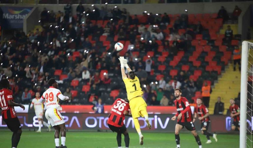 Trendyol Süper Lig: Gaziantep FK: 0 - Göztepe: 0 (İlk yarı)