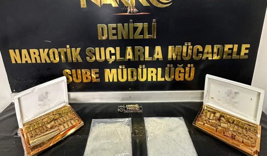 Üstü baklava ile kapatılmış tatlı kutuların içinden uyuşturucu çıktı