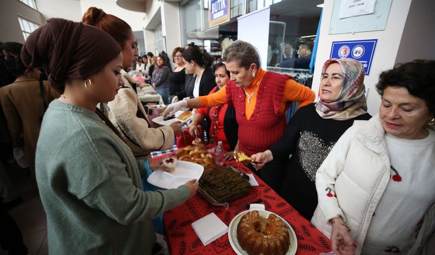 Çanakkaleli 101 anne, Cumhuriyet'in 101. yılı anısına üniversite öğrencilerine yemek yaptı