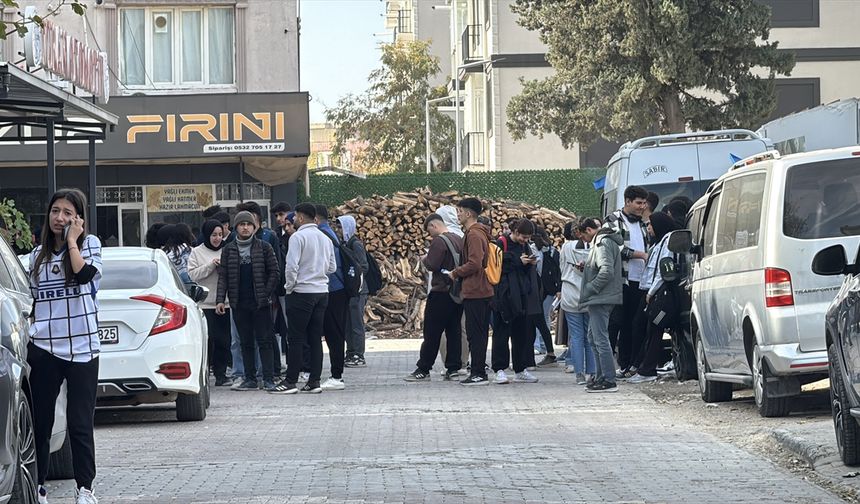 Malatya'da 4,9 büyüklüğünde deprem (güvenlik kamerası)