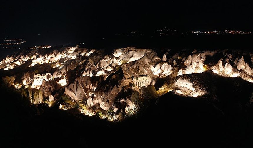 NEVŞEHİR - Kapadokya'nın peribacalarıyla kaplı vadisi "Güvercinlik" gece de turist çekecek