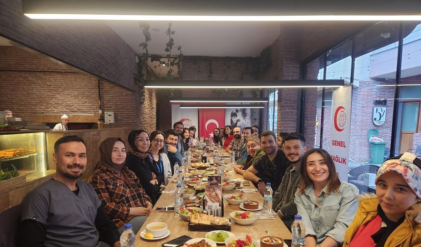 Diş sağlığı çalışanları yemekte bir araya geldi