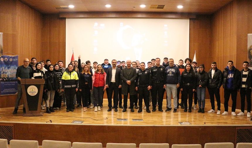 Öğrencilere polislik mesleği tanıtıldı