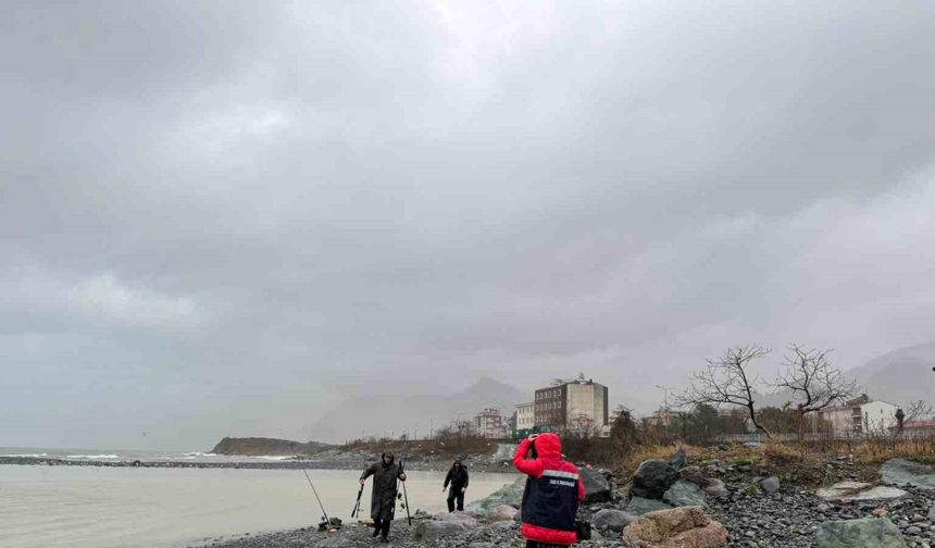 Fırtına nedeniyle somonlar kafesten kaçtı: Yasadışı yöntemlerle avlayanlara ceza