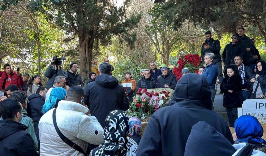 Ferdi Tayfur’un sevenleri kabrine akın etti