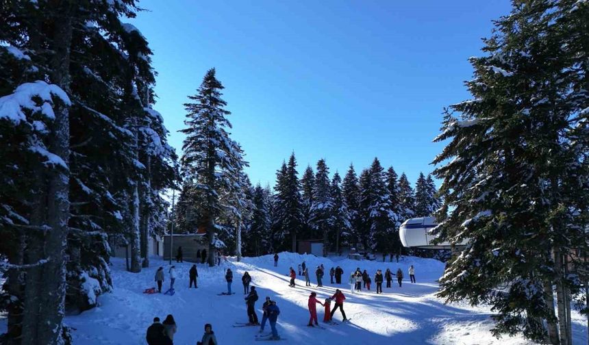 Ilgaz Dağı yüzlerce tatilciyi ağırladı